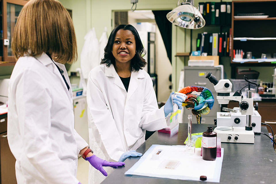 PSY student in lab with faculty