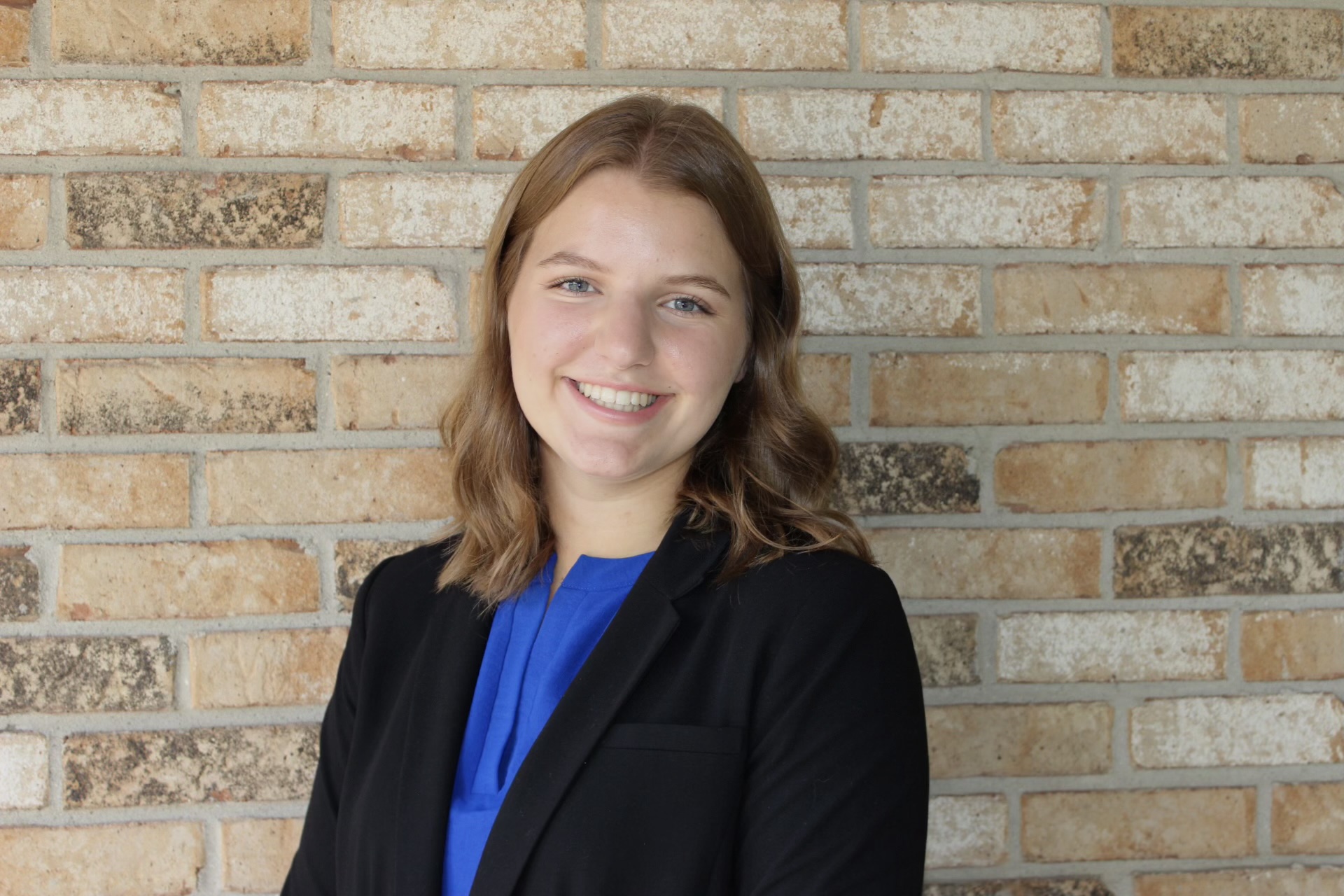 Janelle Hubert headshot photo