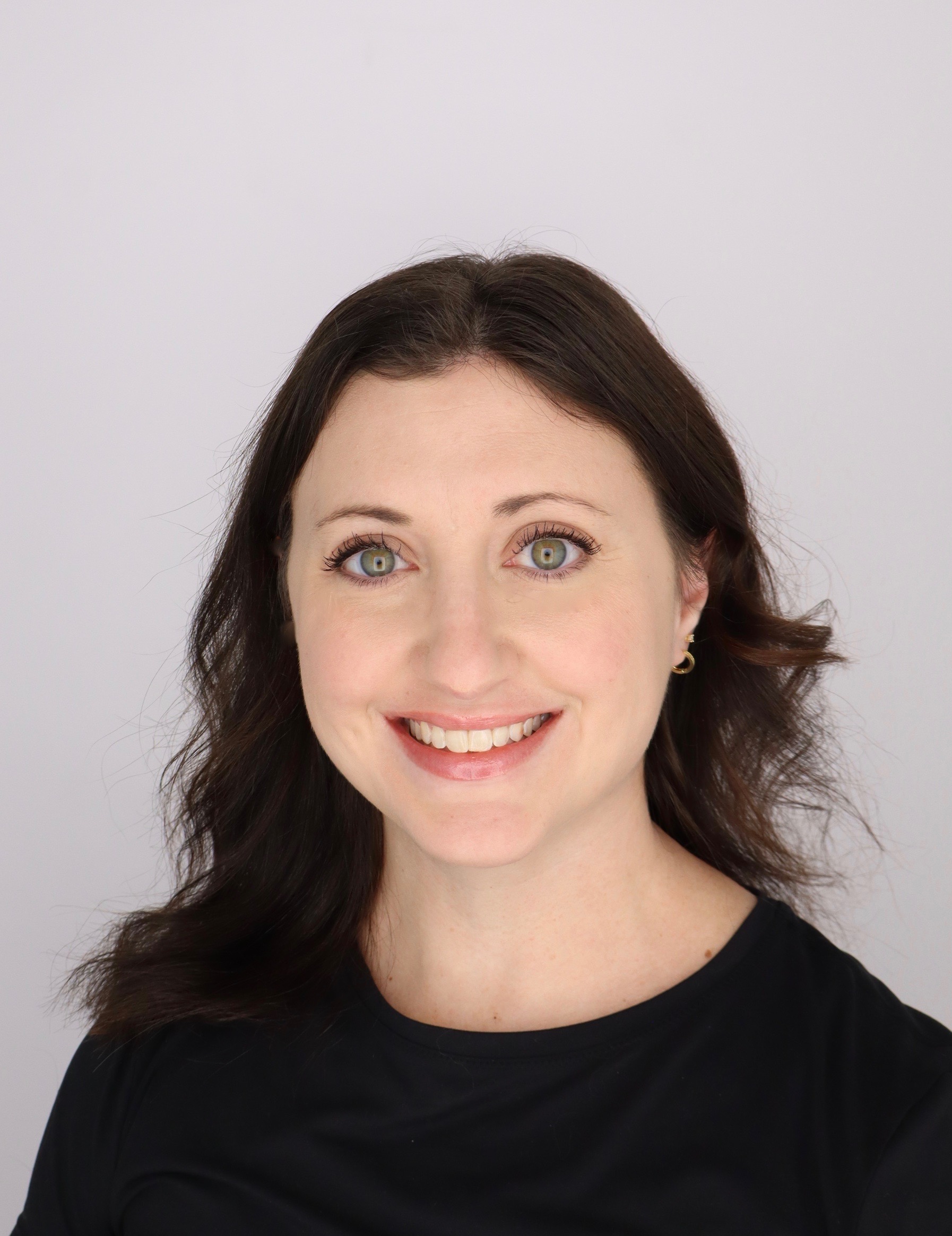Laura Murakami headshot photo