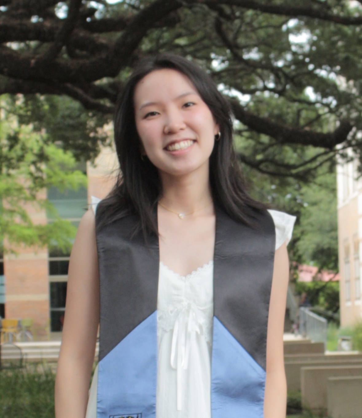 Hannah Kim headshot photo