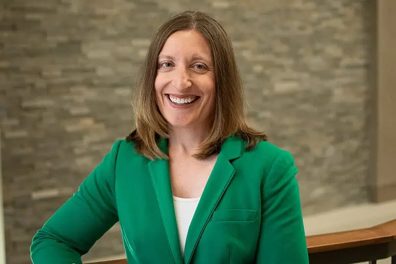 Shannon Van Hyfte headshot photo