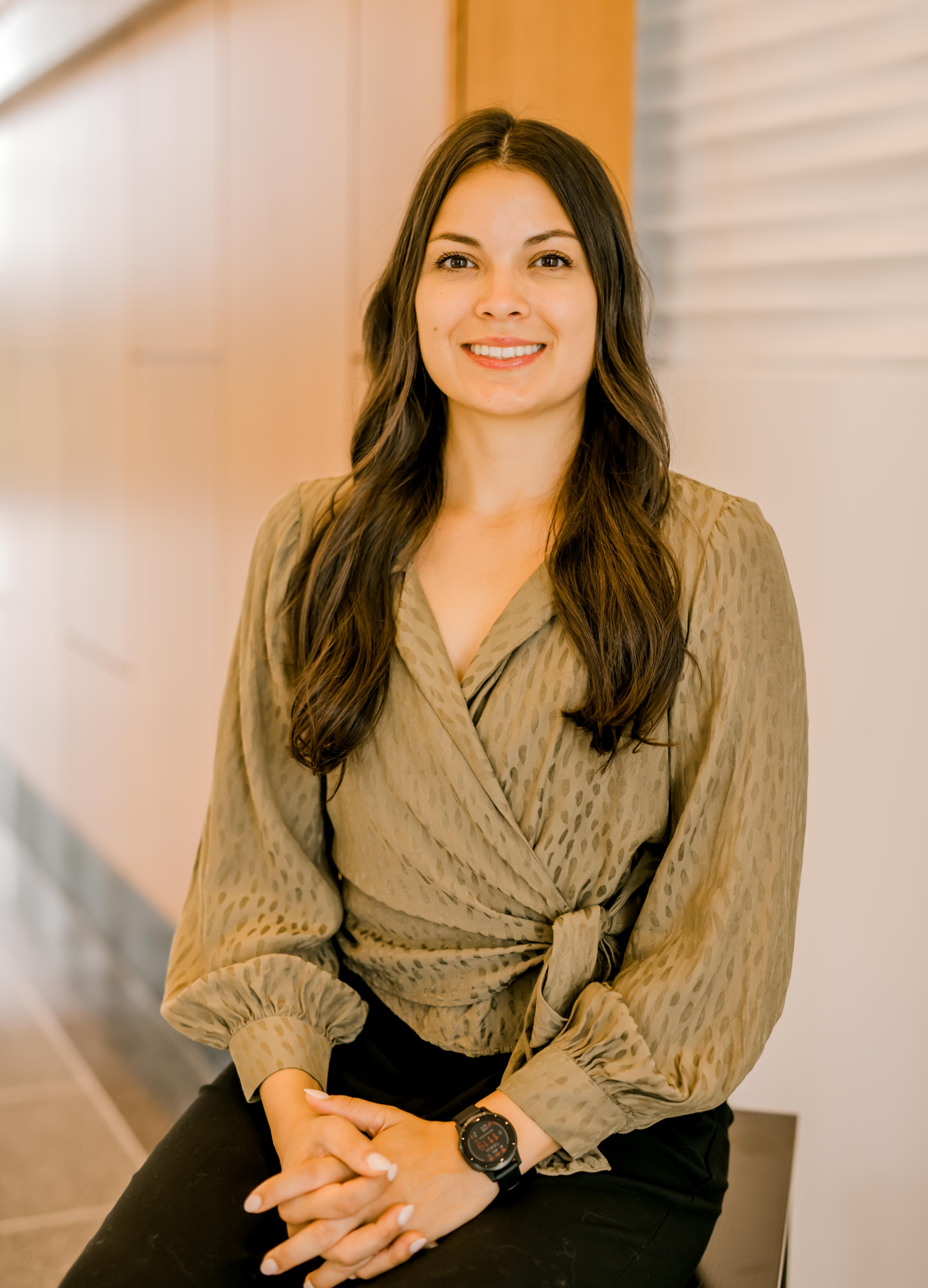 Laura Robinson headshot photo