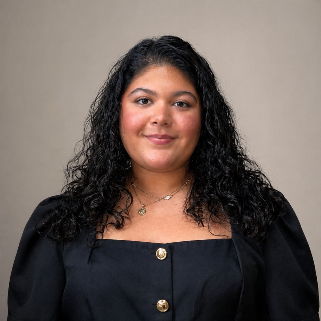 Sarah Flores headshot photo