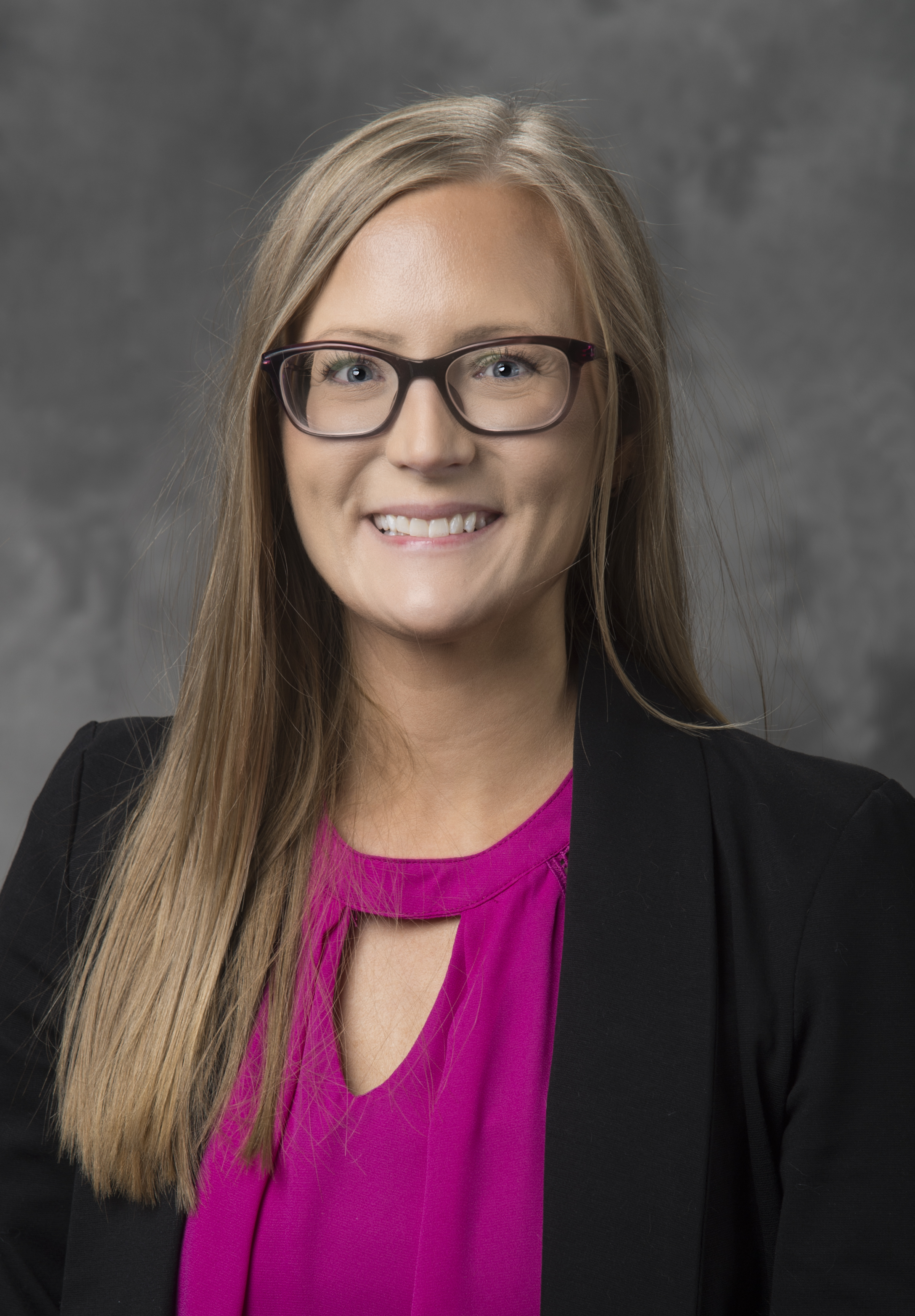 Jennifer Pluhar headshot photo