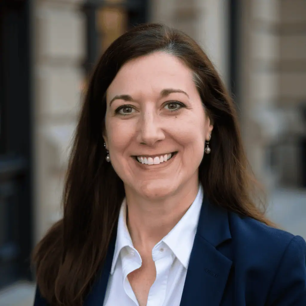 JULIE ABDINOOR headshot photo